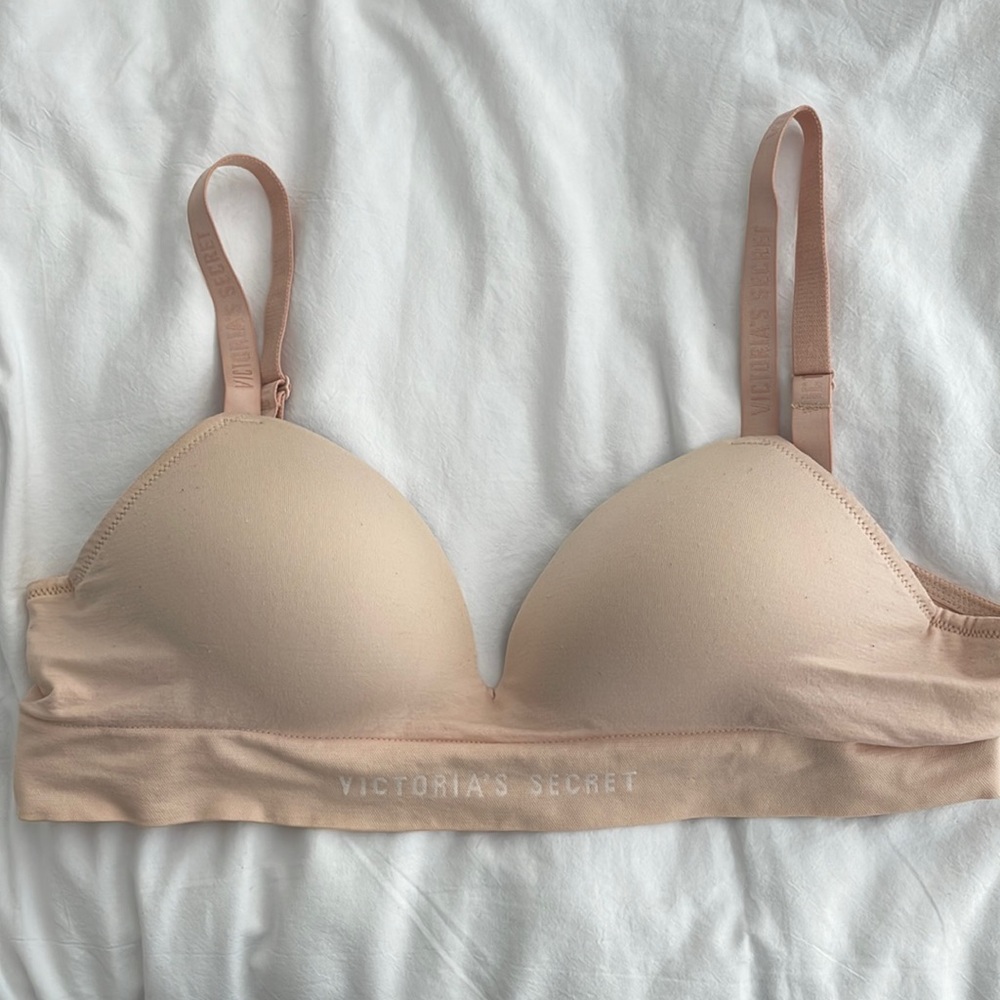 Victoria’s Secret Lightly Lines Wireless Bra